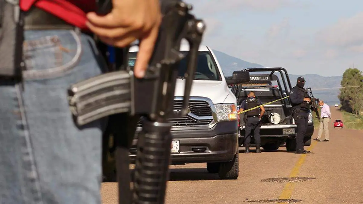 Elementos de la Policía Estatal en carretera de Zacatecas